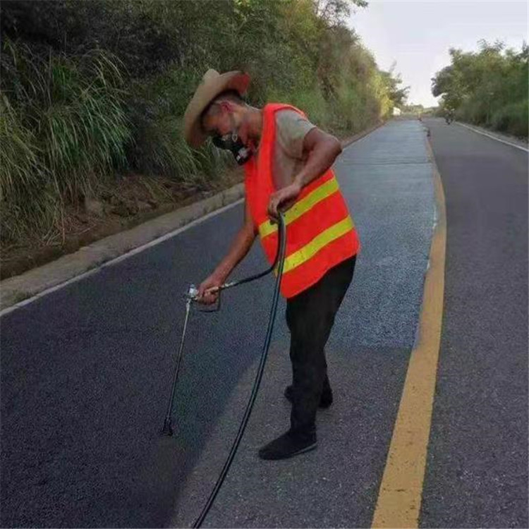 宝山 彩色防滑路面的底涂是保障路面附着力